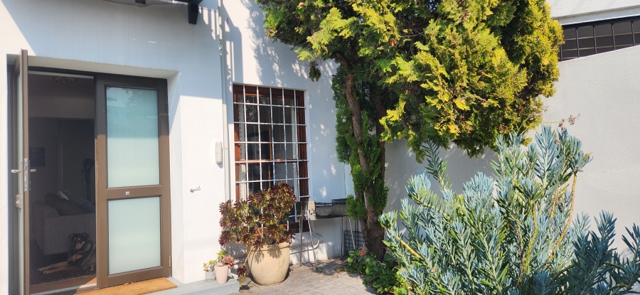 To Let 2 Bedroom Property for Rent in Harfield Village Western Cape